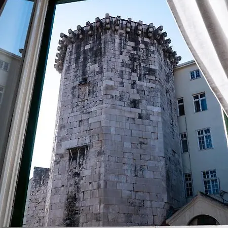 Апартаменты Tower Square *